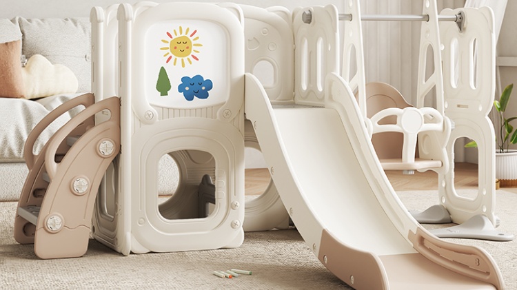 Indoor slide with cradle in the living room